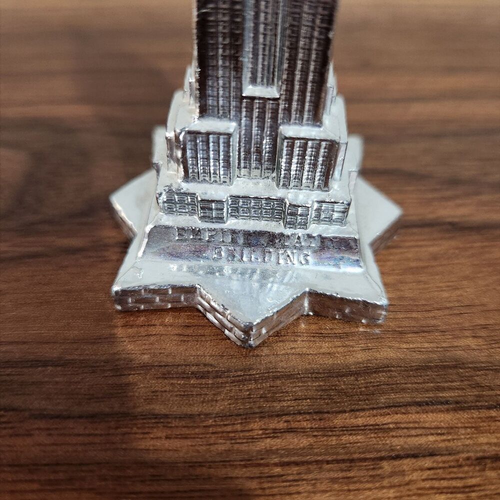Vintage Metal New York City Statue of Liberty Empire State Salt & Pepper Shakers - Picture 11 of 11